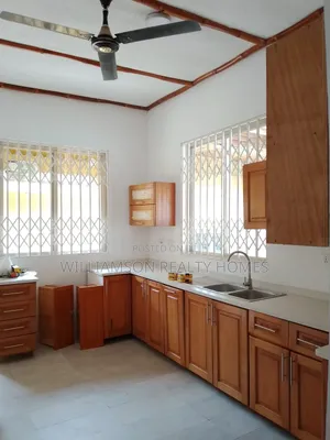 6bdrm House in Hfc Estate Area, Spintex for rent
