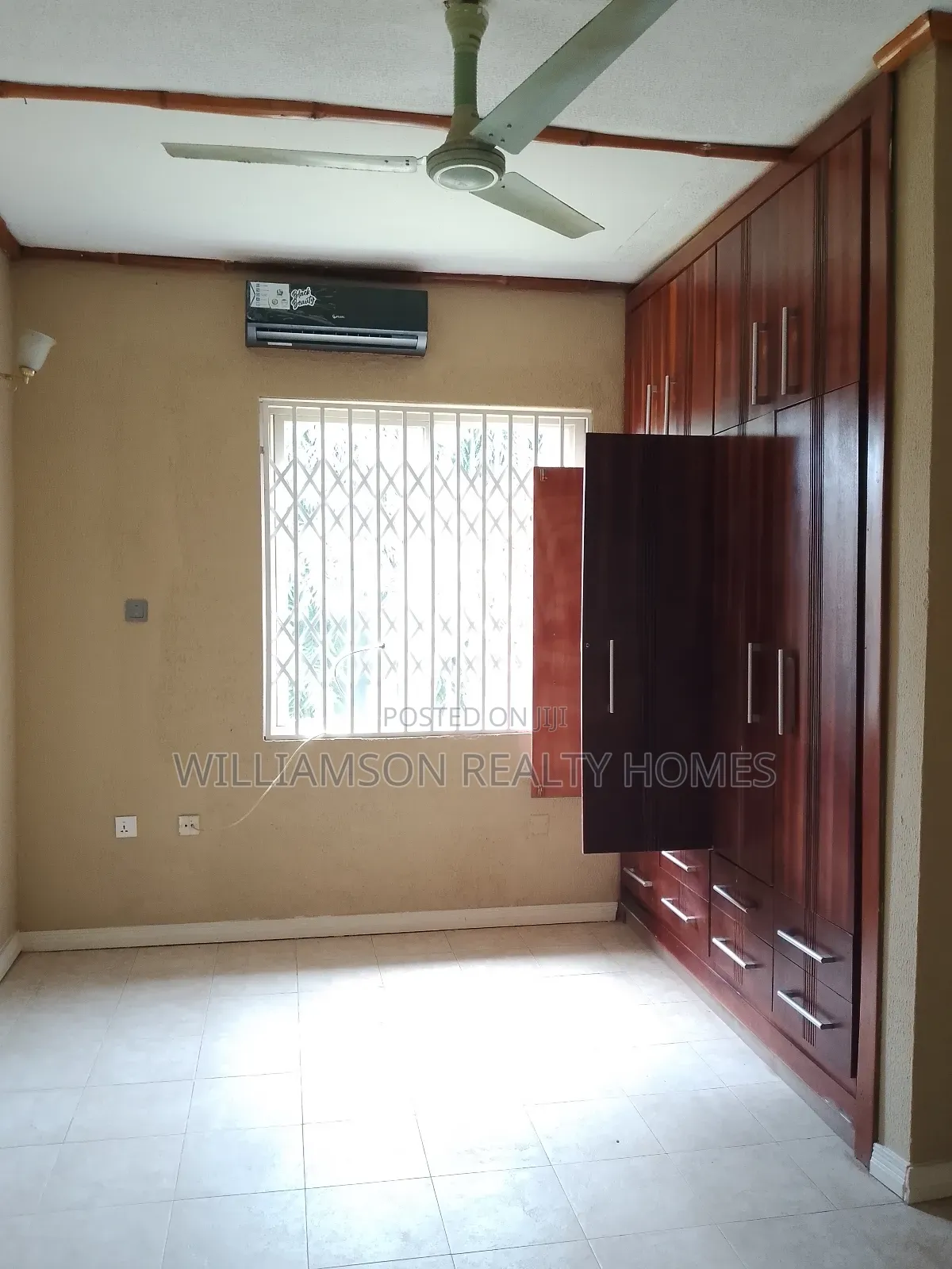 6bdrm House in Hfc Estate Area, Spintex for rent