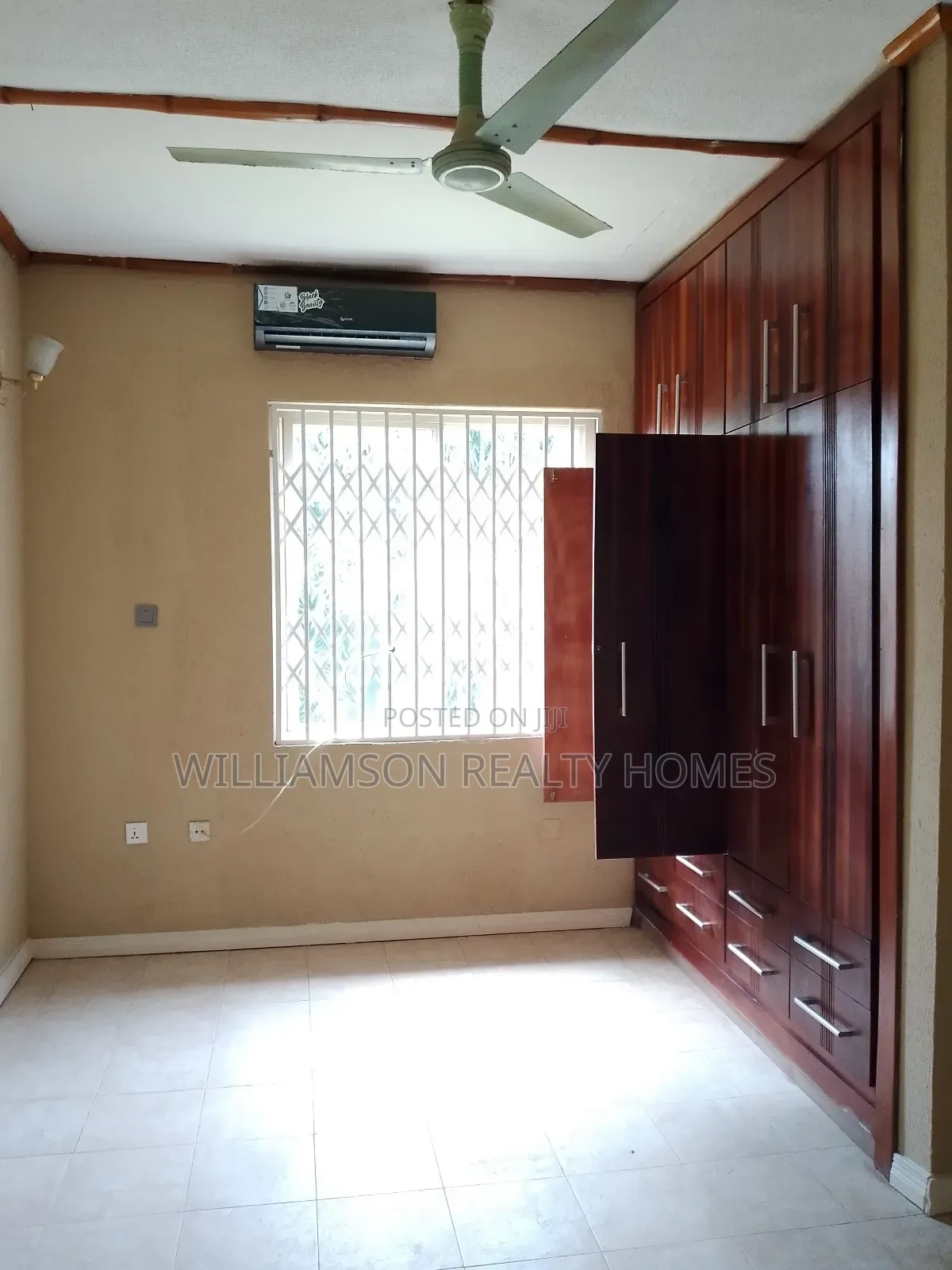 6bdrm House in Hfc Estate Area, Spintex for rent
