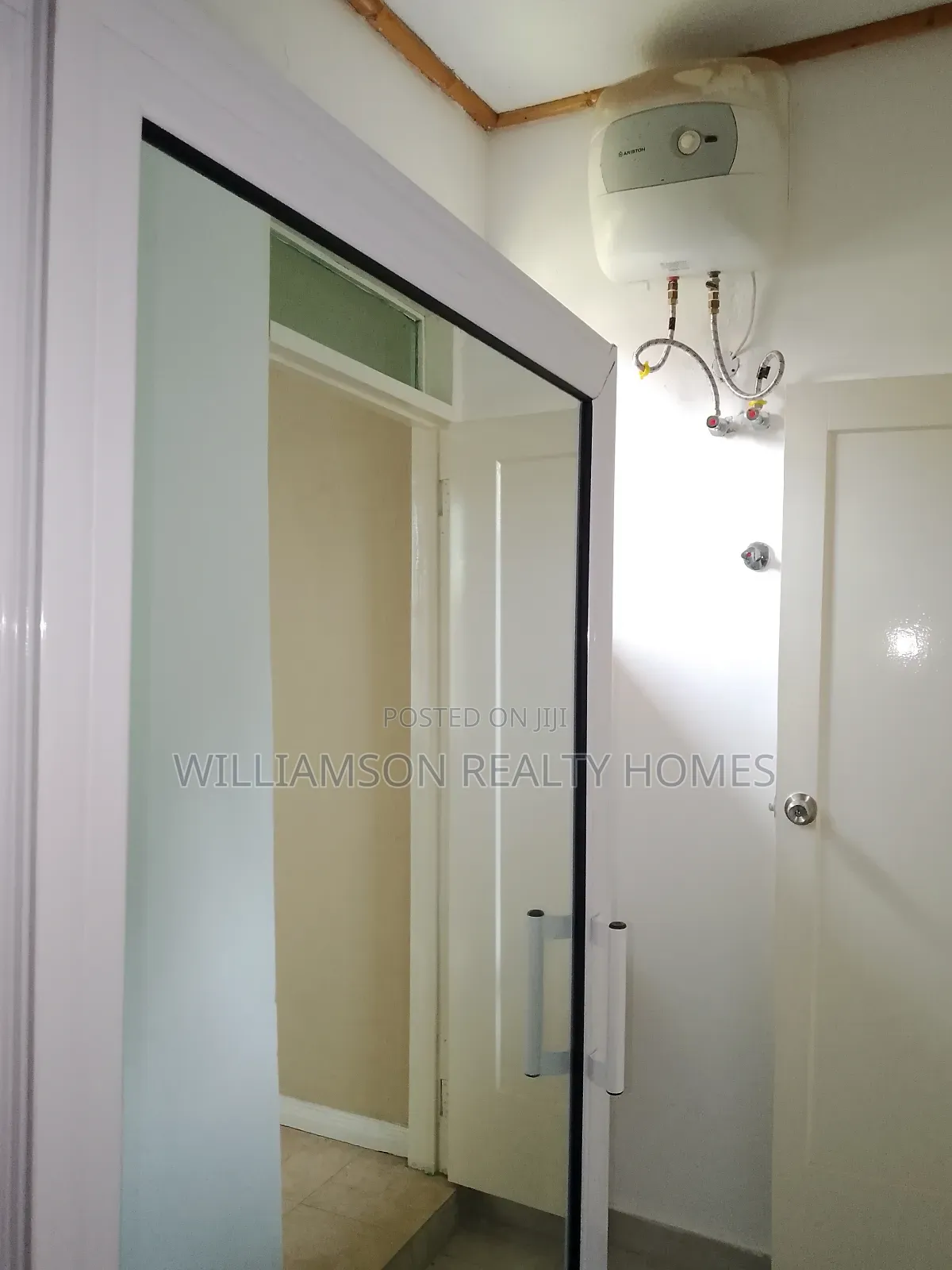 6bdrm House in Hfc Estate Area, Spintex for rent