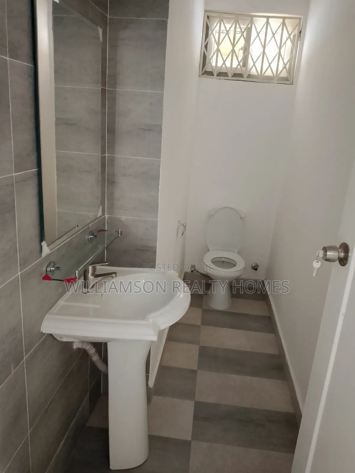 6bdrm House in Hfc Estate Area, Spintex for rent