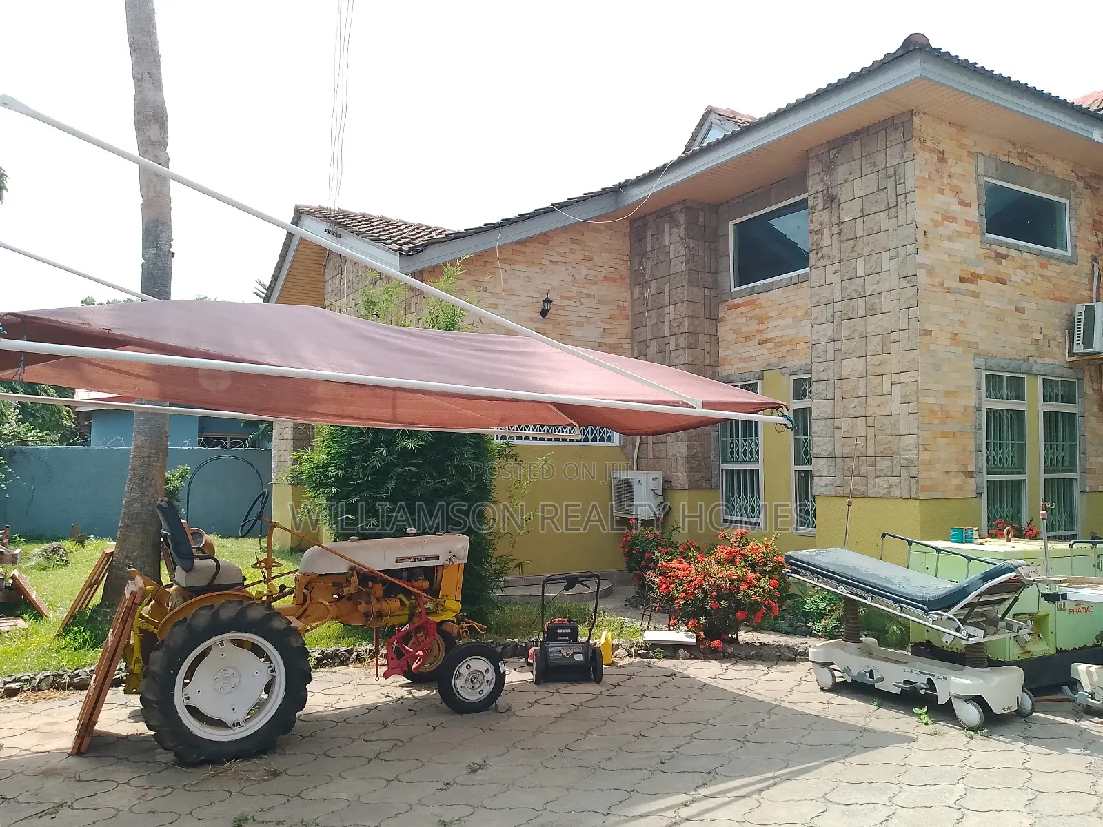 6bdrm House in Hfc Estate Area, Spintex for rent