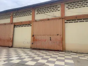 1000 SQM Warehouse at Circle for Rent