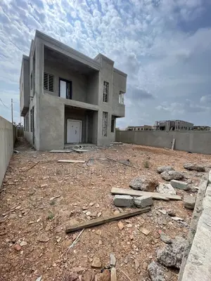 4bdrm Duplex in Lakeside Estates, Ashaley Botwe for sale