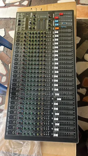 Yamaha SMX-2400 24channel Professional Mixer