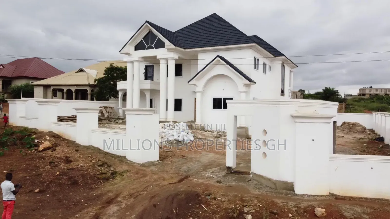 5bdrm House in Millions Properties, Kumasi Metropolitan for sale