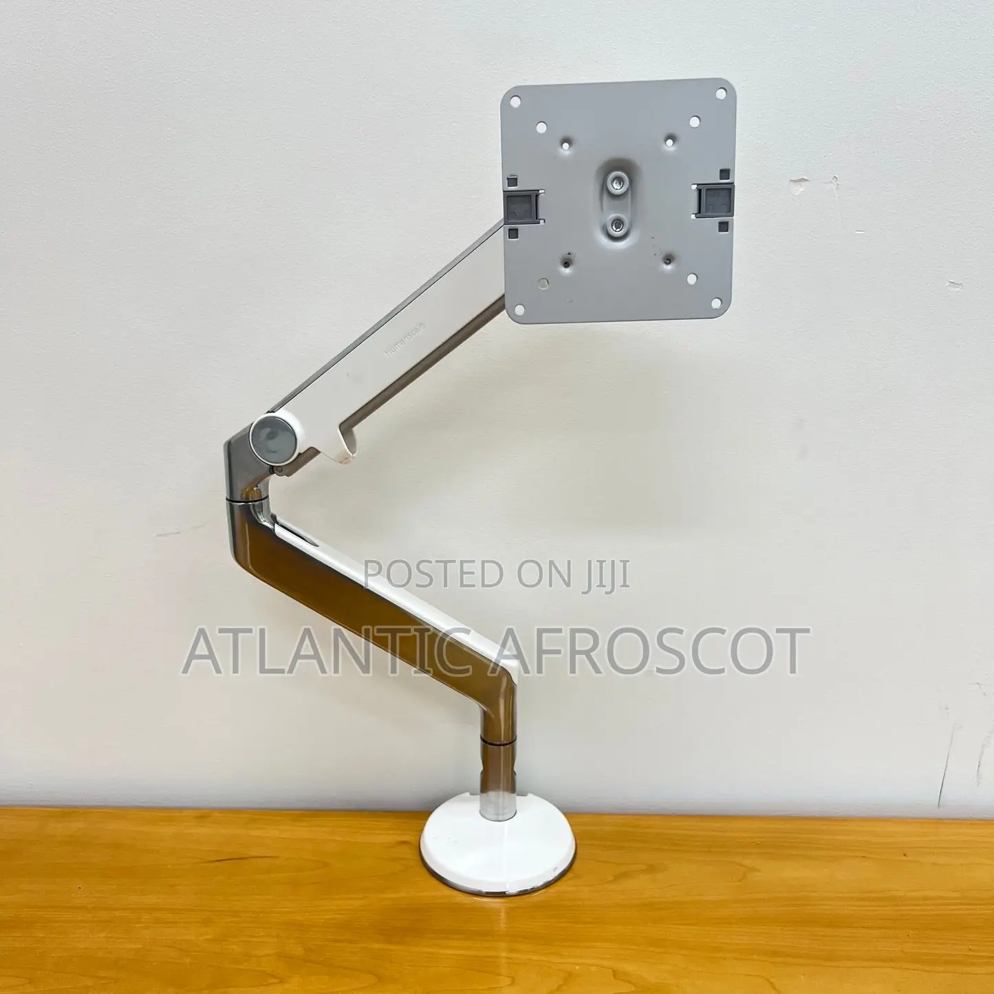 M8.1 Humanscale Monitor Mount ( Monitor Weight From 2.7kg - 12.7 Kg )