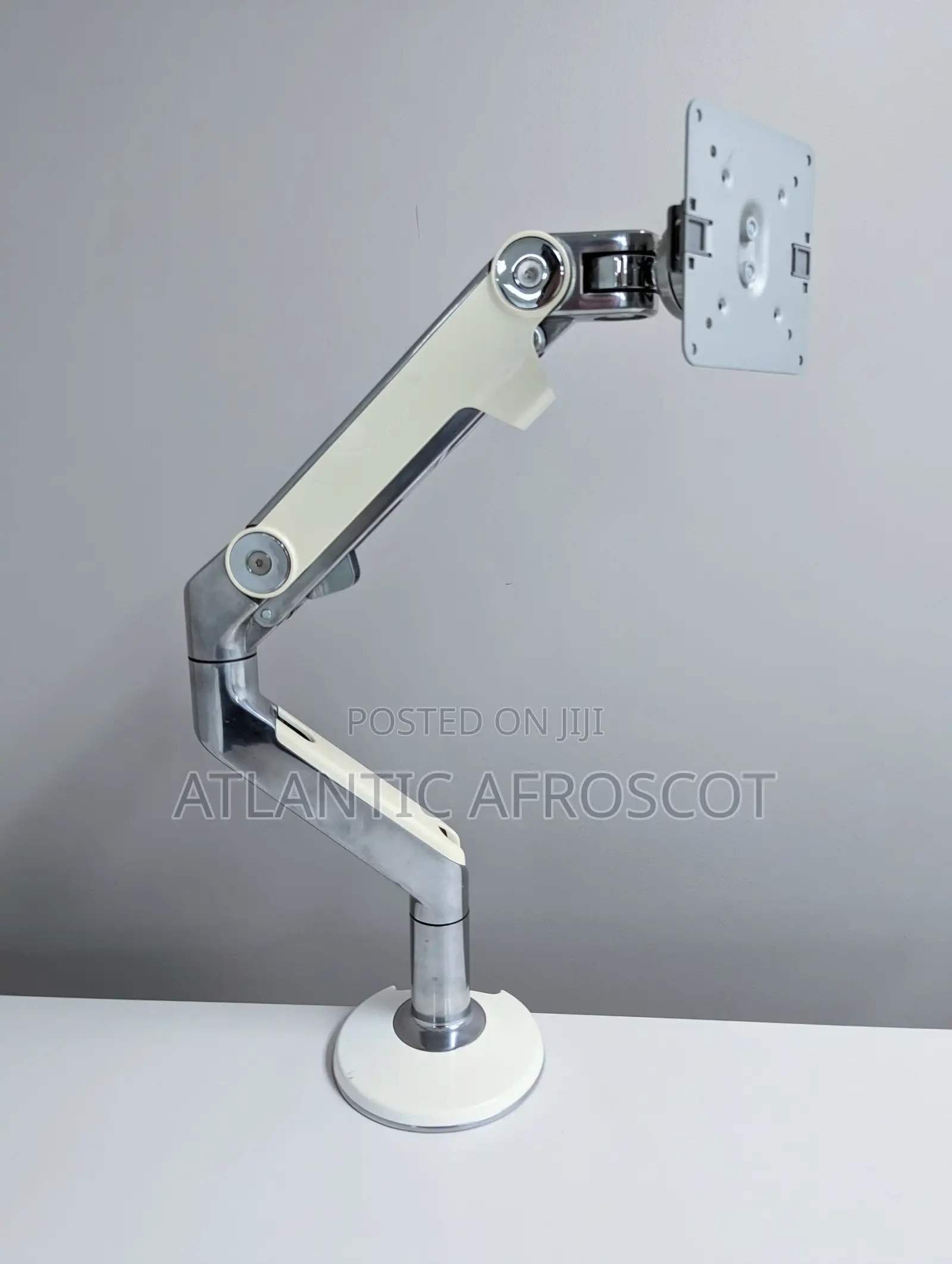 M8.1 Humanscale Monitor Mount ( Monitor Weight From 2.7kg - 12.7 Kg )