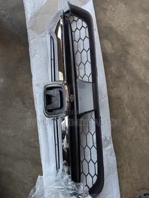 Honda CRV Cr-v 2017,2018,2019 Front Grille / Top Shell