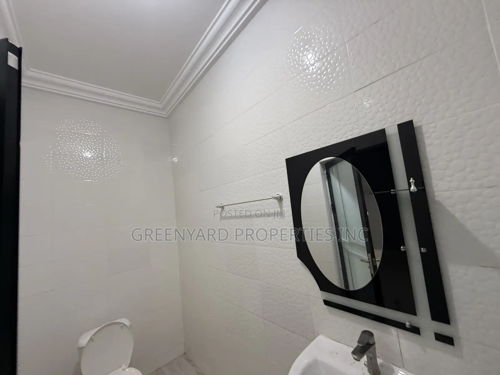 3bdrm Apartment in Ars, East Legon for rent