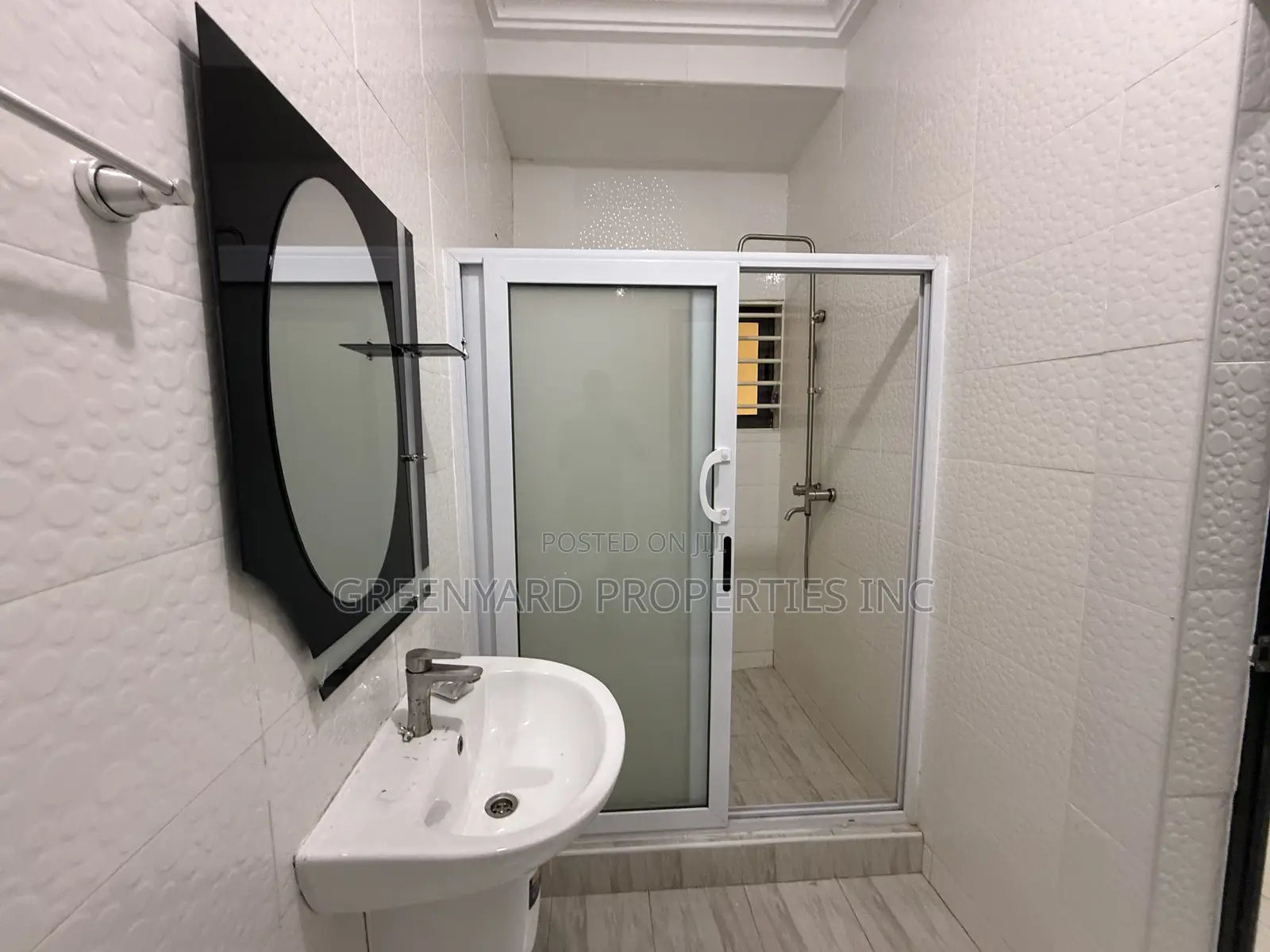 3bdrm Apartment in Ars, East Legon for rent