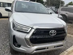 New Toyota Hilux 2025 Gray