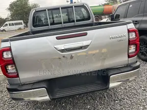 New Toyota Hilux 2025 Gray