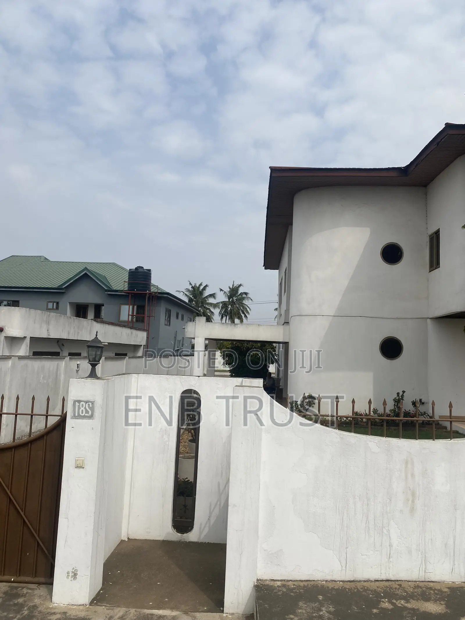 6bdrm Duplex in Achimota Mall Main for sale