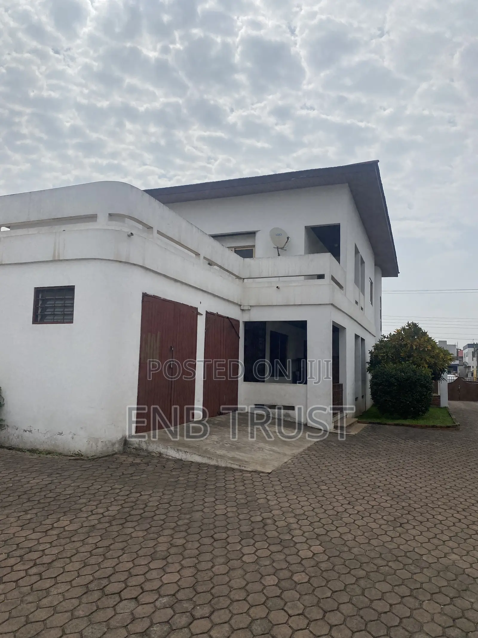 6bdrm Duplex in Achimota Mall Main for sale