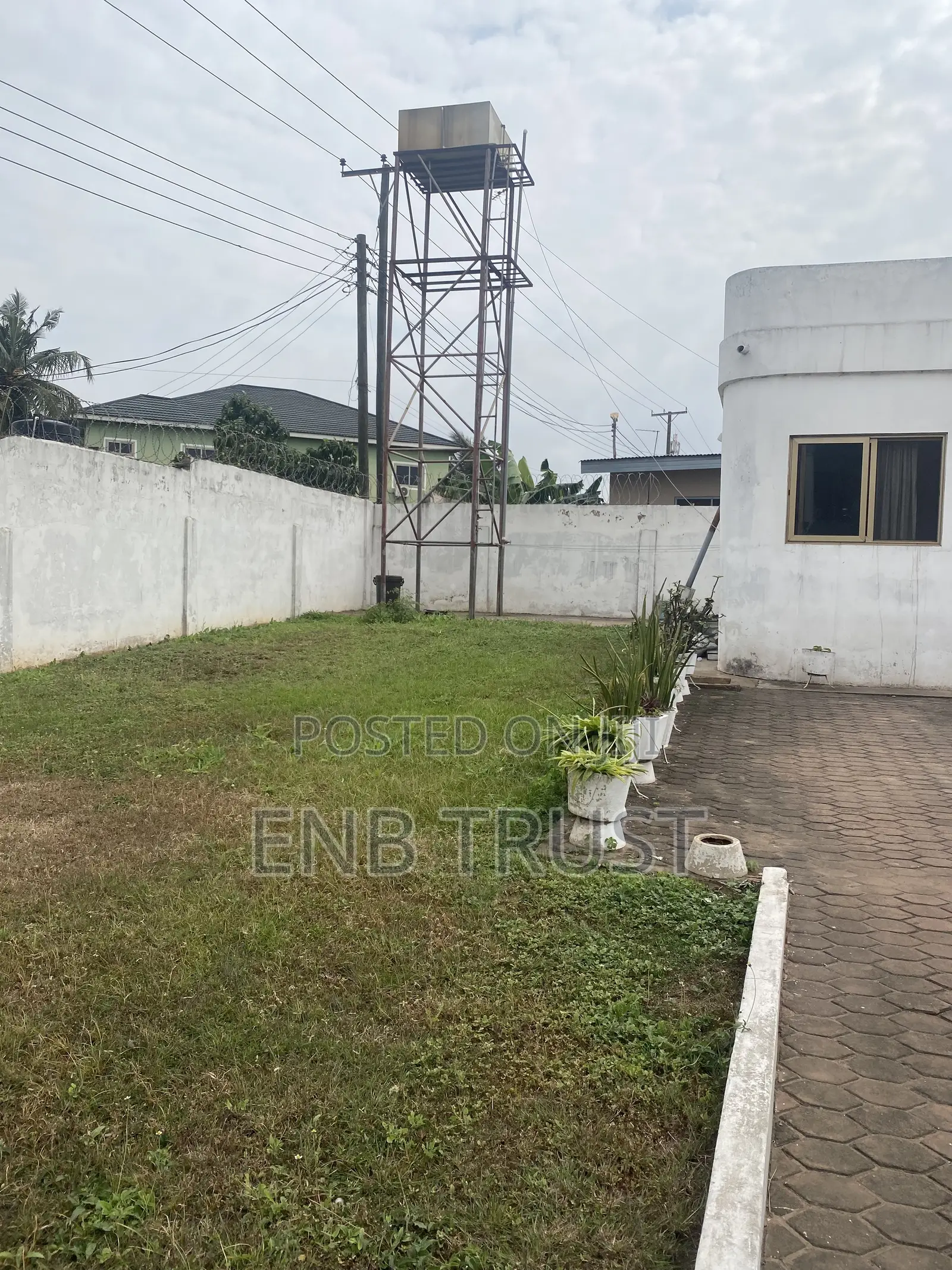 6bdrm Duplex in Achimota Mall Main for sale