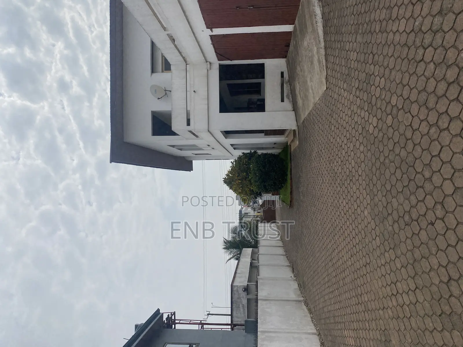 6bdrm Duplex in Achimota Mall Main for sale