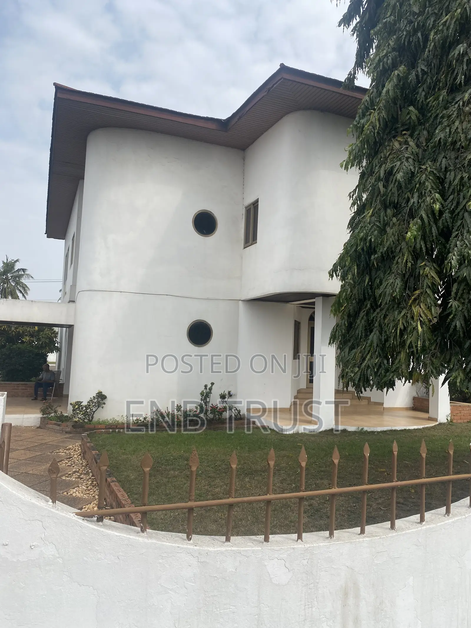 6bdrm Duplex in Achimota Mall Main for sale