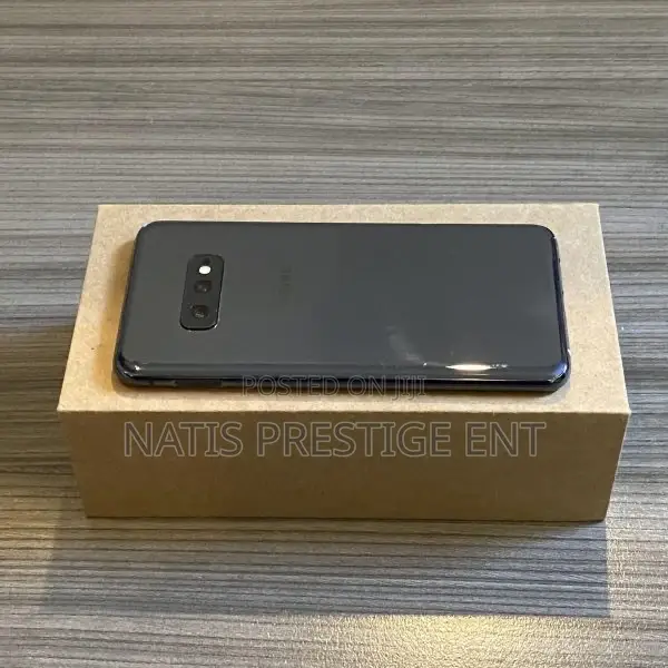 New Samsung Galaxy S10e 128 GB Black