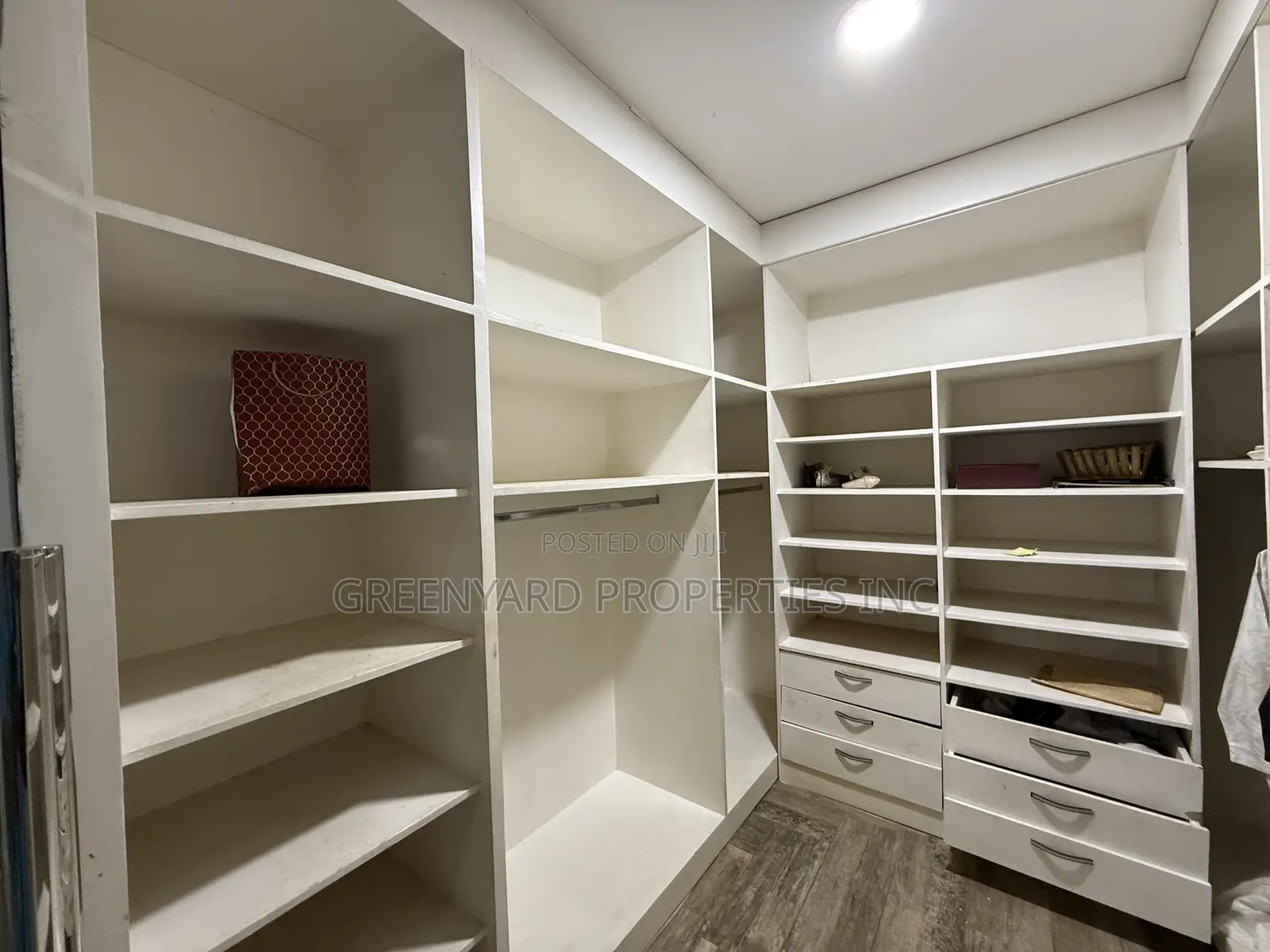 5bdrm House in American House, East Legon for rent