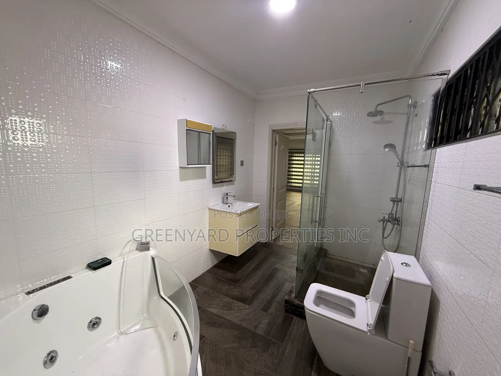 5bdrm House in American House, East Legon for rent