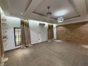 5bdrm House in American House, East Legon for rent