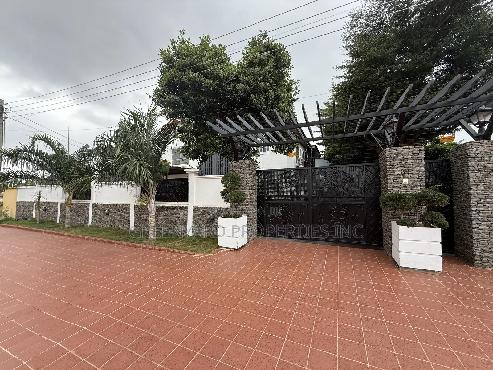 5bdrm House in American House, East Legon for rent