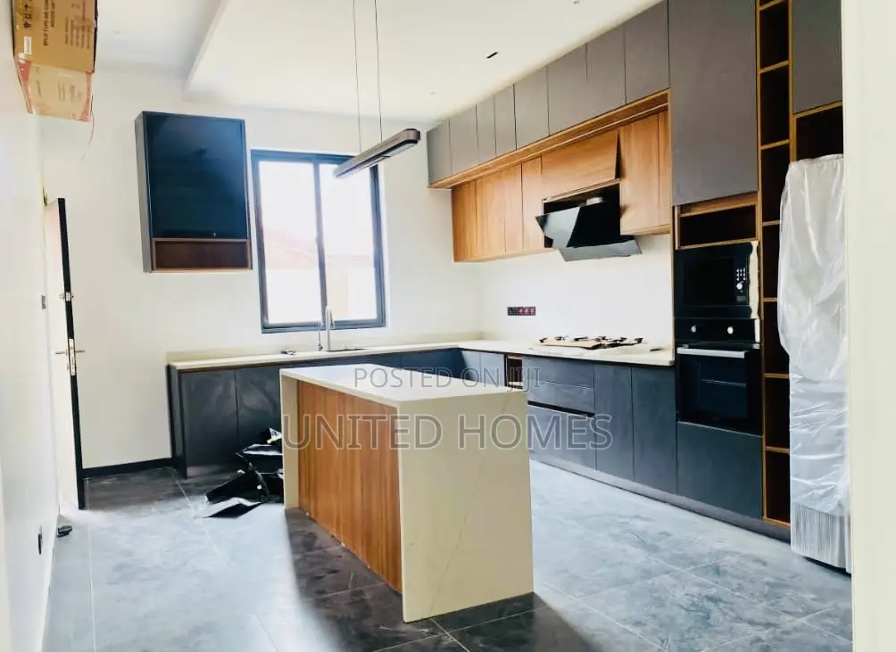 5bdrm House in Oyarifa for sale