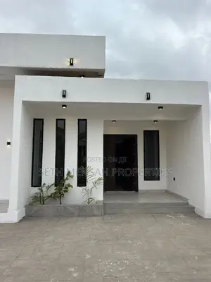 3bdrm House in Skm, Lake Side Estate for sale