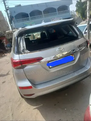 Toyota Fortuner Rear Window Glass Available