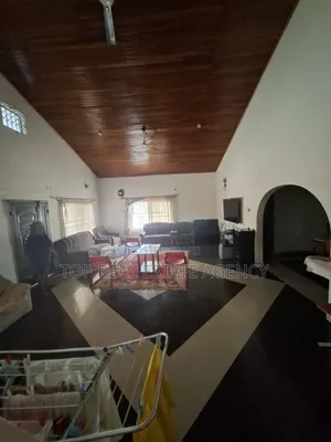 6bdrm House in Mangoasi, Dome for sale