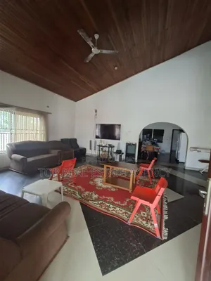 6bdrm House in Mangoasi, Dome for sale