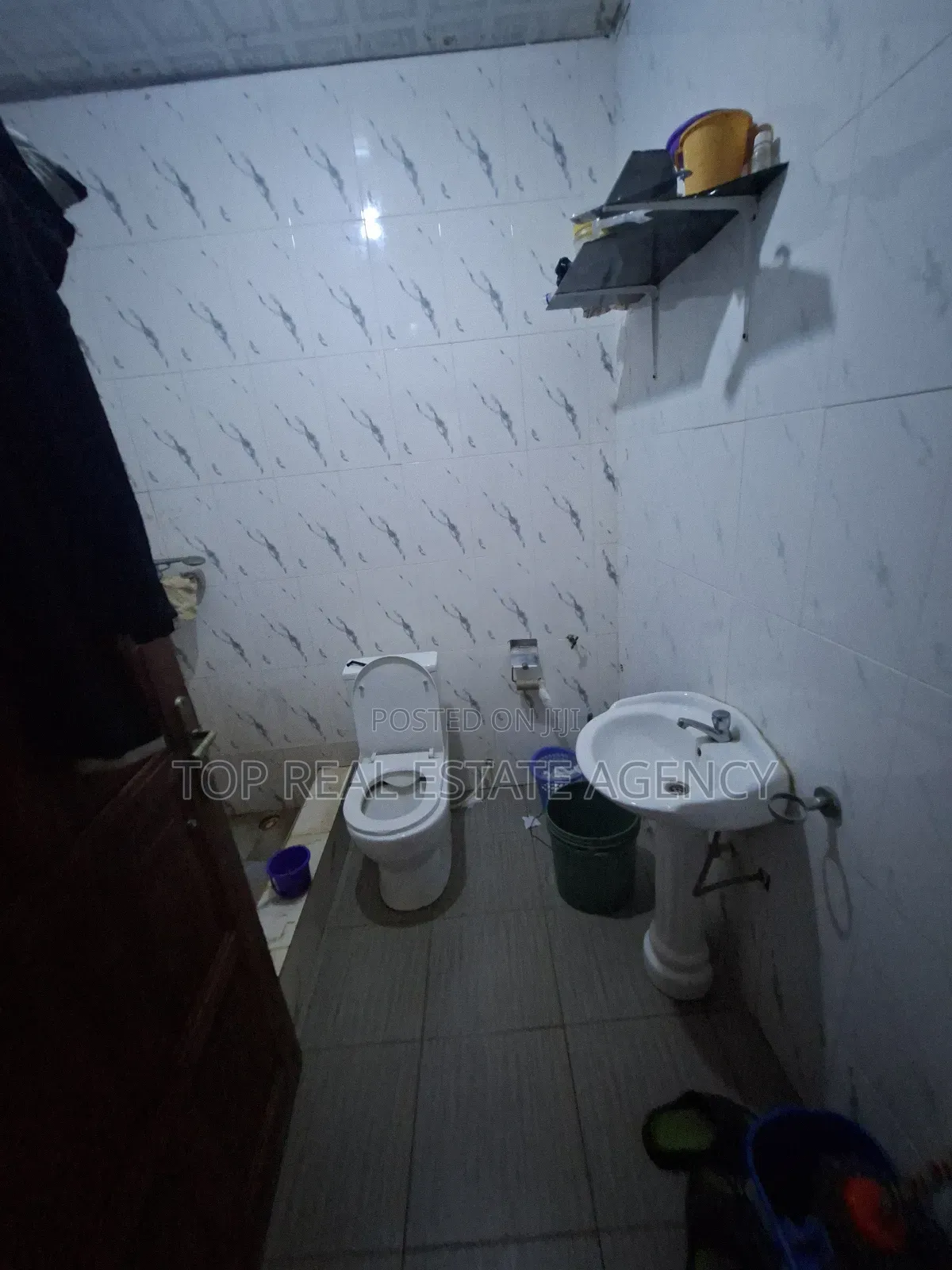 6bdrm House in Mangoasi, Dome for sale