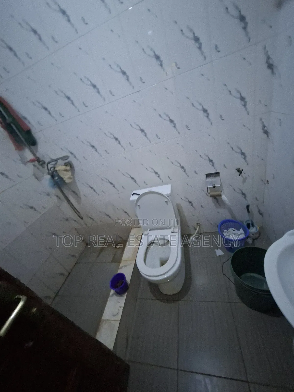 6bdrm House in Mangoasi, Dome for sale