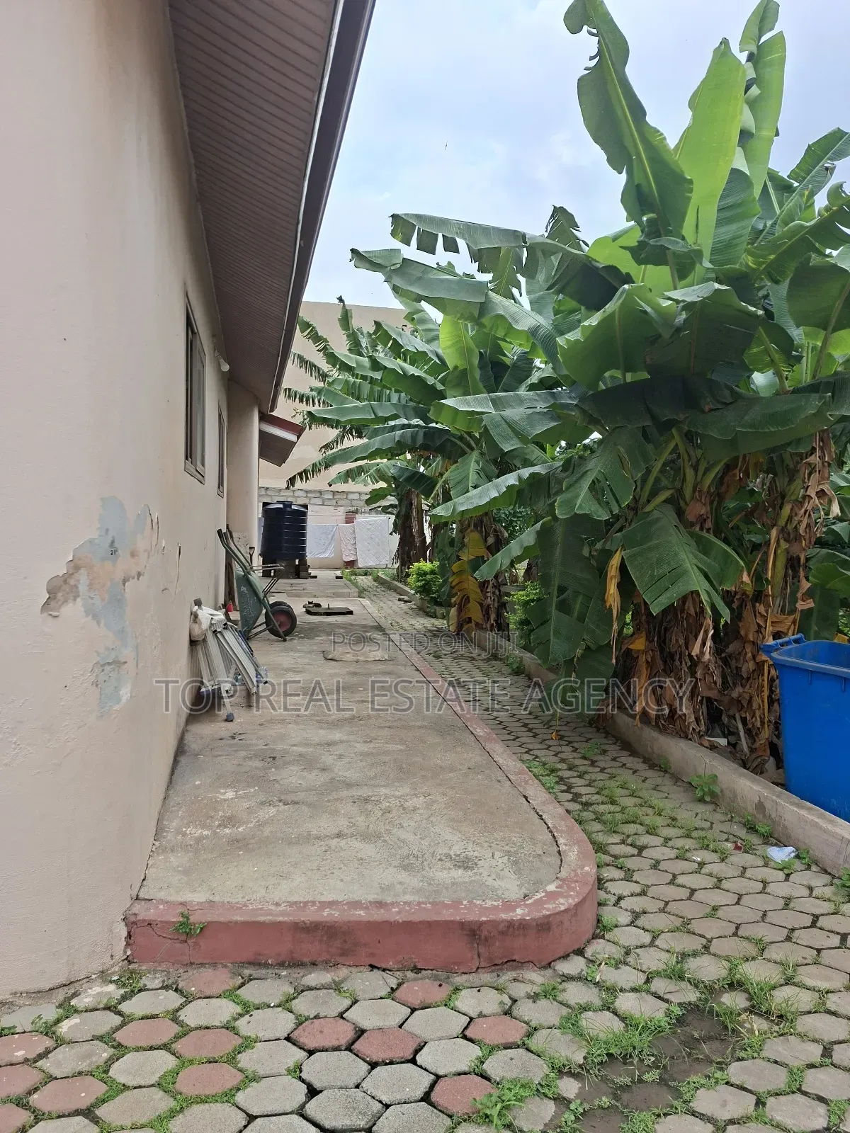 6bdrm House in Mangoasi, Dome for sale