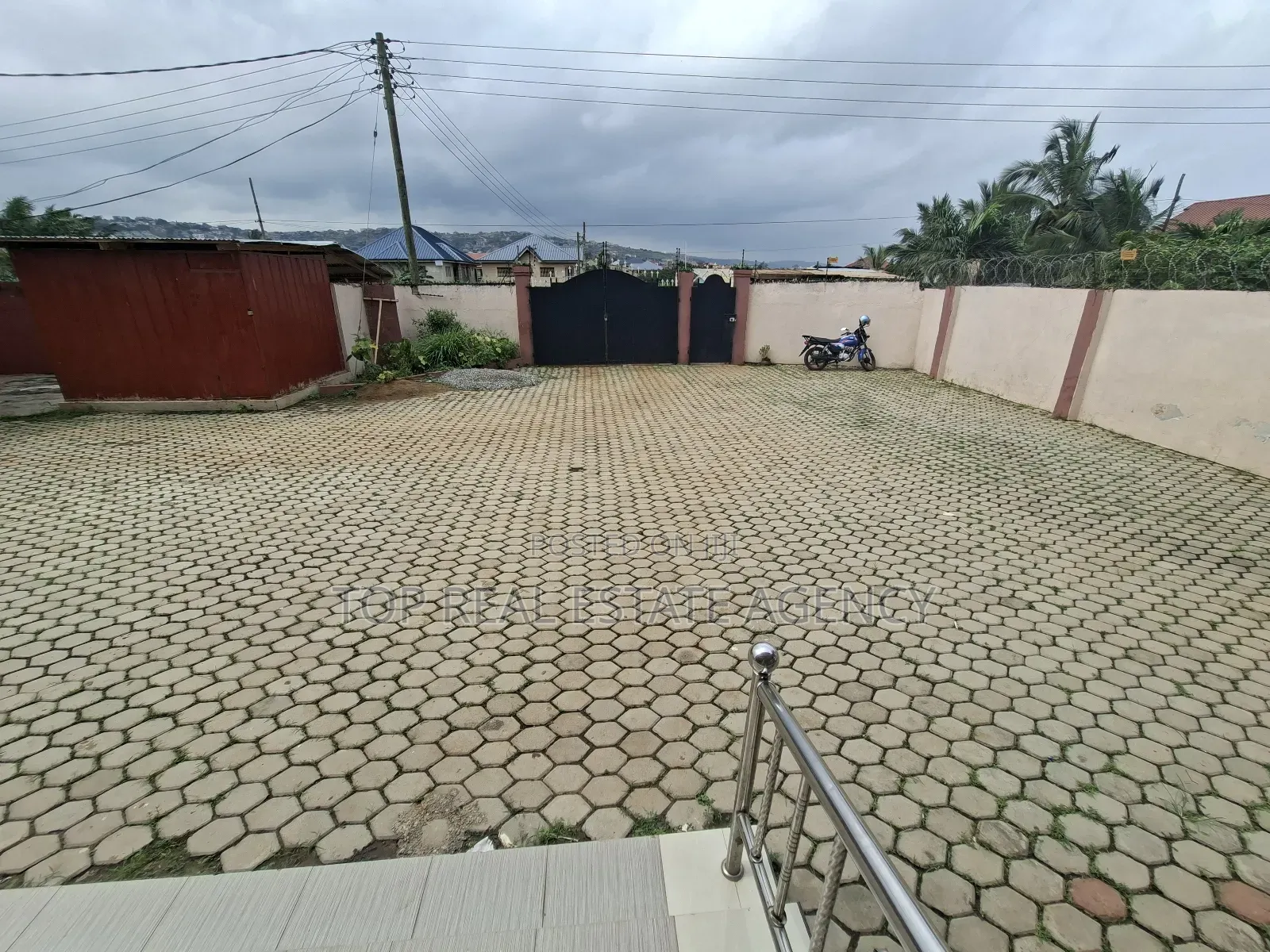 6bdrm House in Mangoasi, Dome for sale