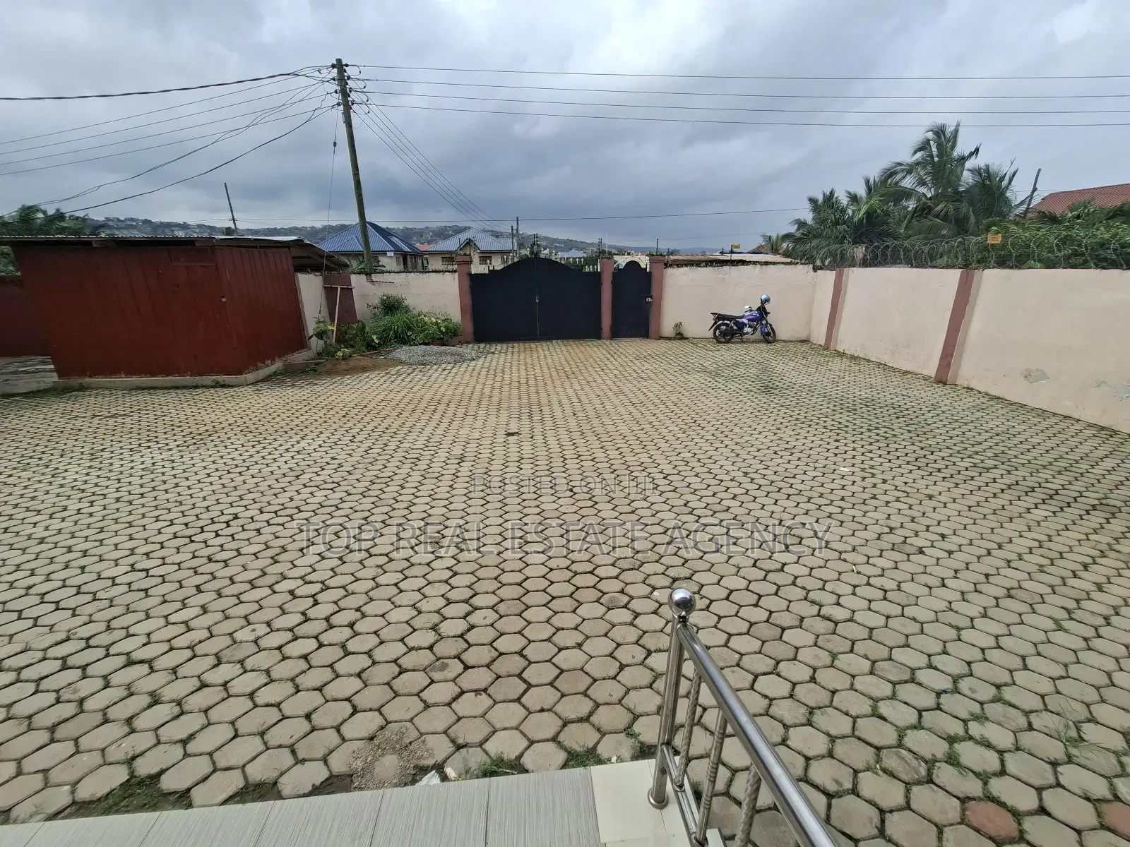 6bdrm House in Mangoasi, Dome for sale