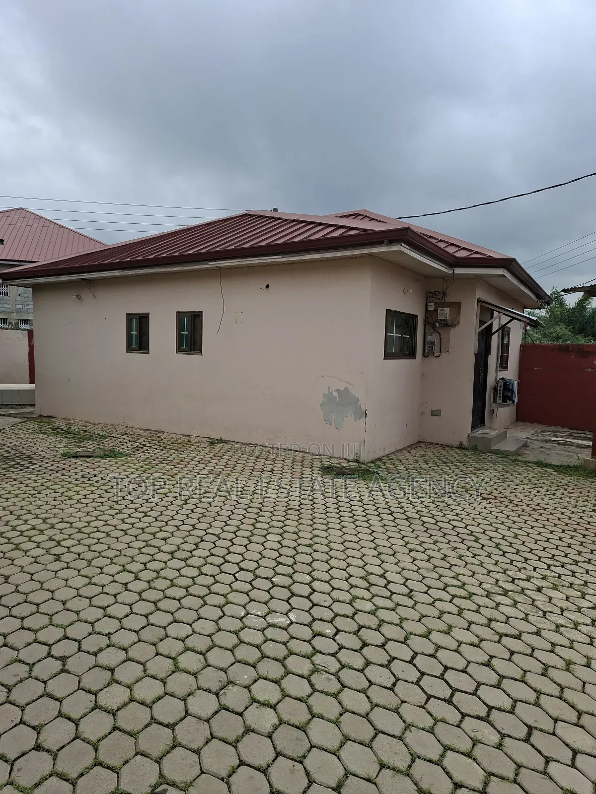 6bdrm House in Mangoasi, Dome for sale