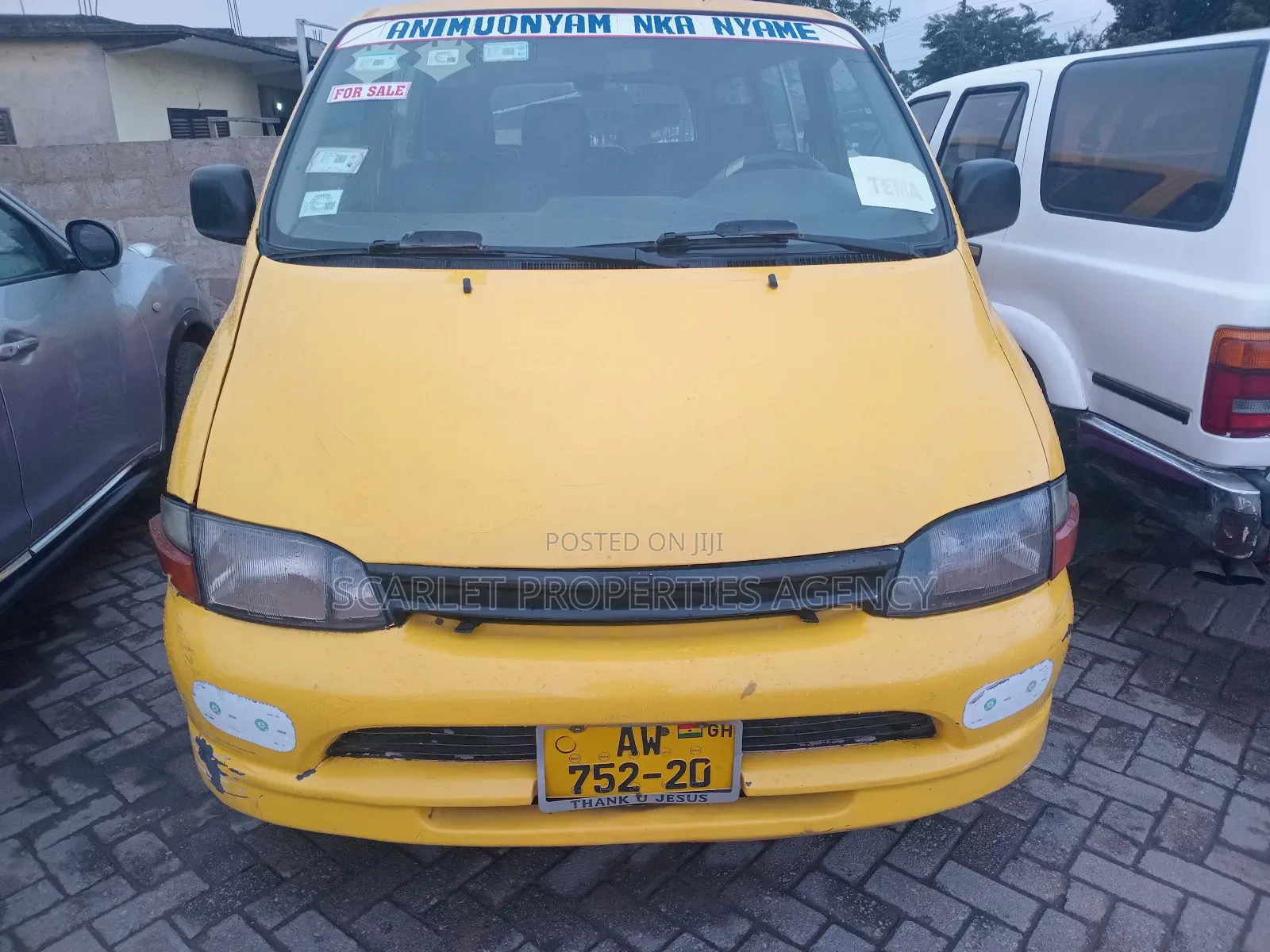 Toyota HiAce 2013 Orange