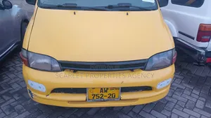 Toyota HiAce 2013 Orange