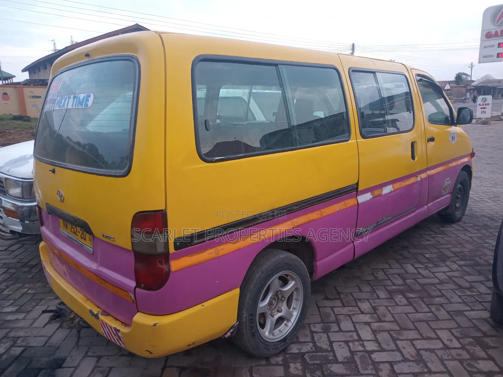 Toyota HiAce 2013 Orange
