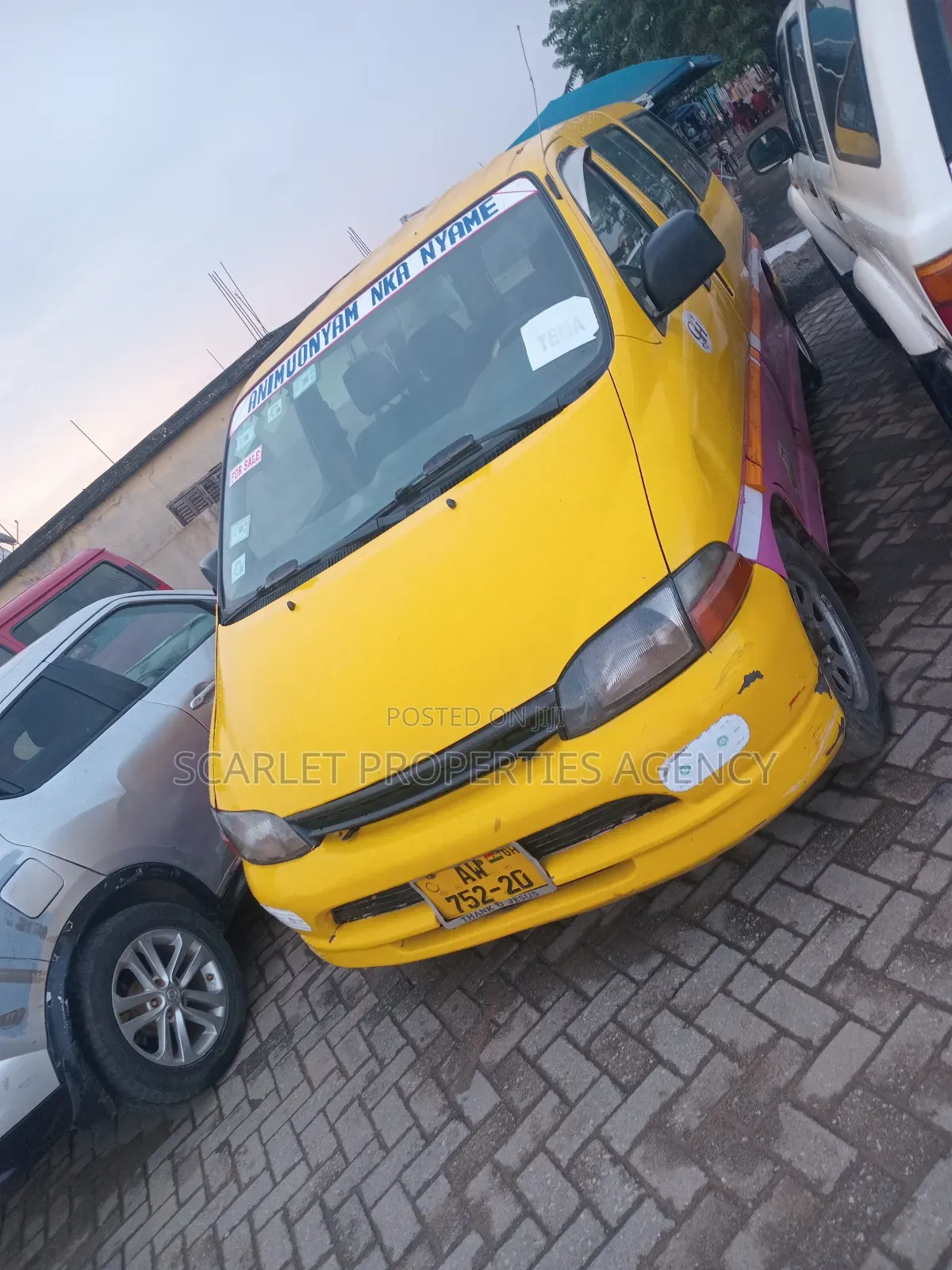 Toyota HiAce 2013 Orange