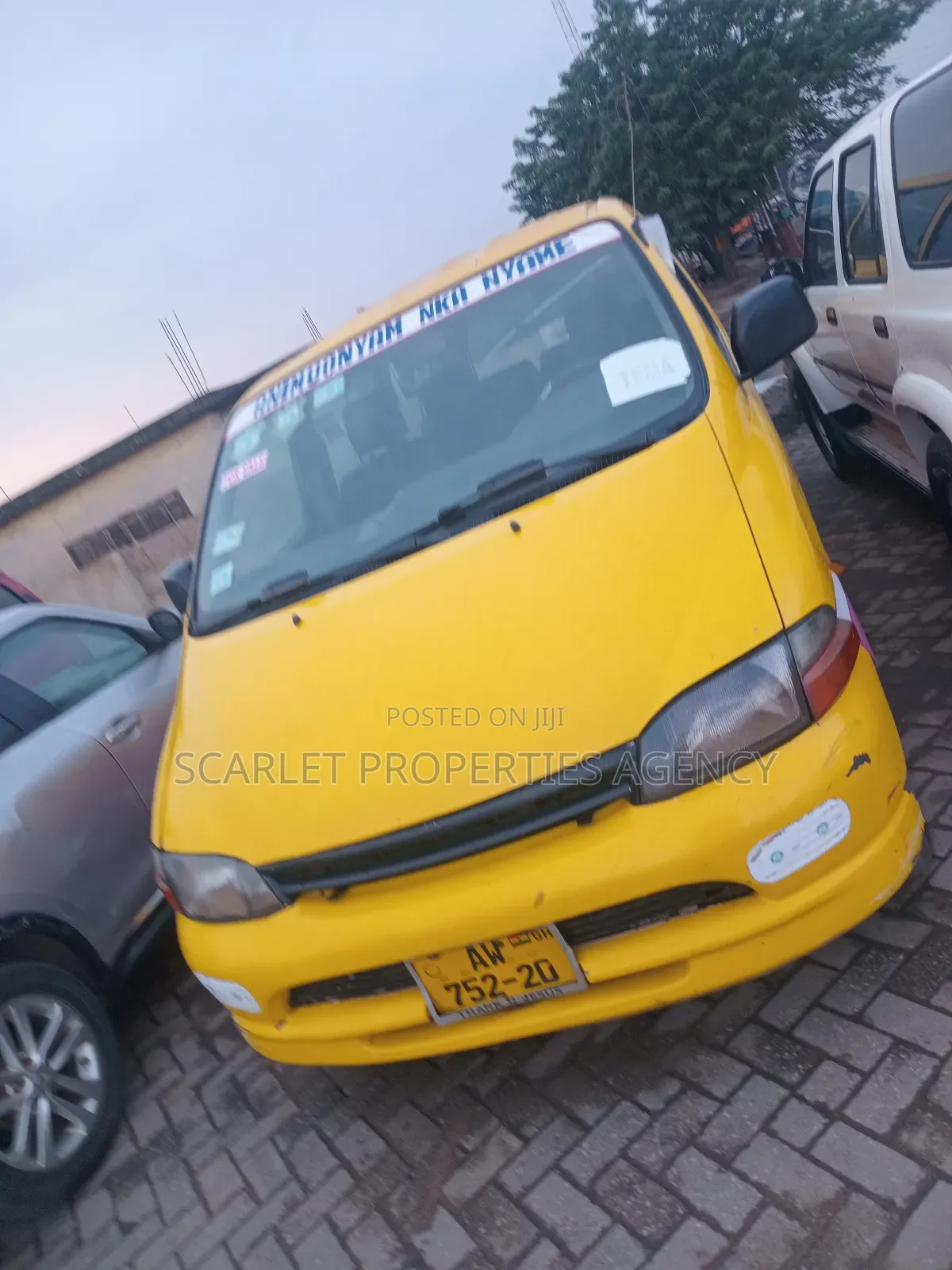 Toyota HiAce 2013 Orange