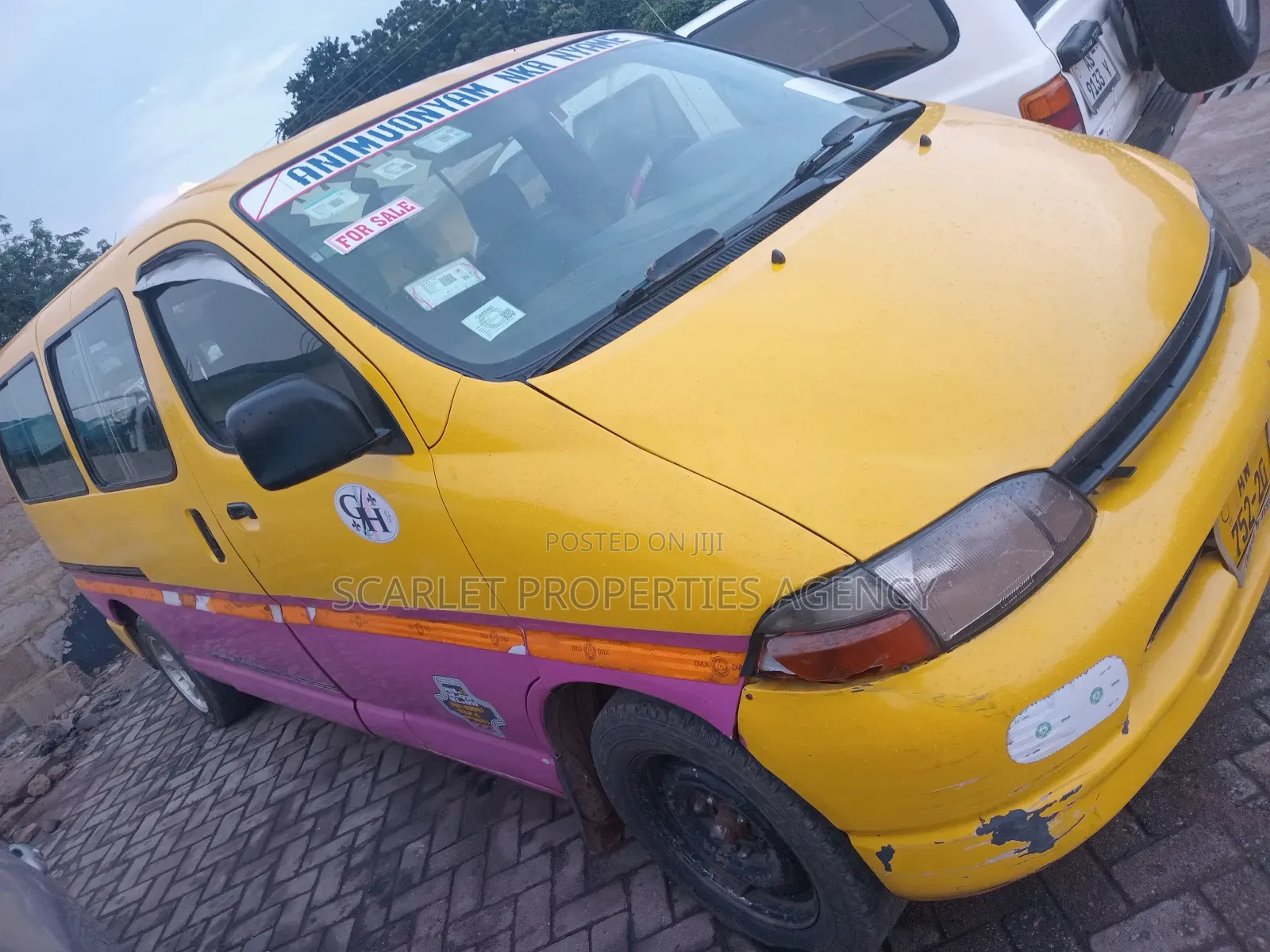 Toyota HiAce 2013 Orange
