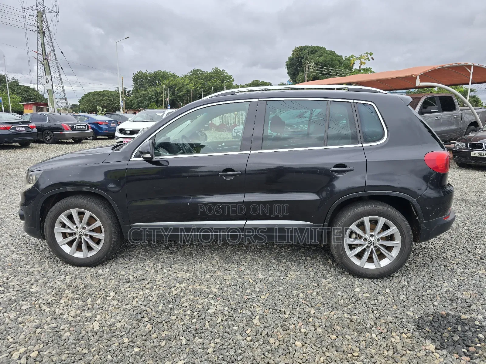 Volkswagen Tiguan SE 4dr SUV (2.0L 4cyl Turbo 6A) 2015 Black