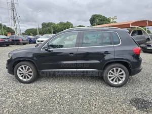 Volkswagen Tiguan SE 4dr SUV (2.0L 4cyl Turbo 6A) 2015 Black