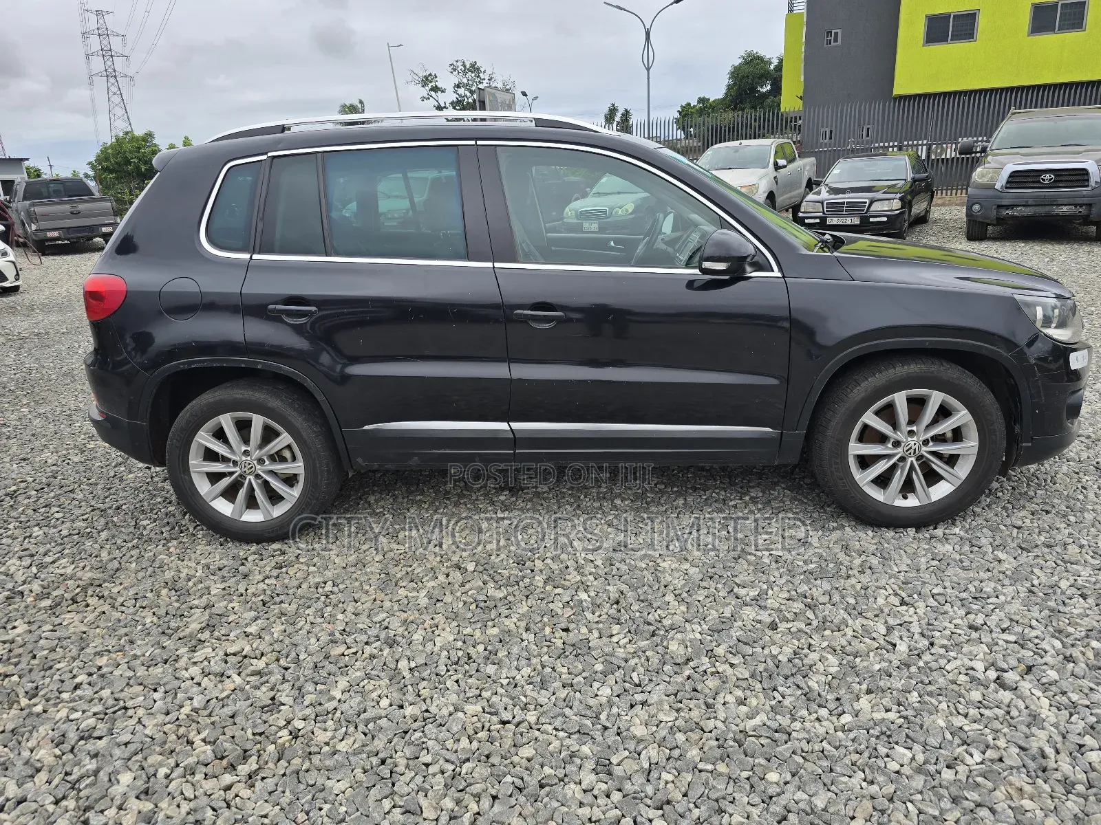Volkswagen Tiguan SE 4dr SUV (2.0L 4cyl Turbo 6A) 2015 Black