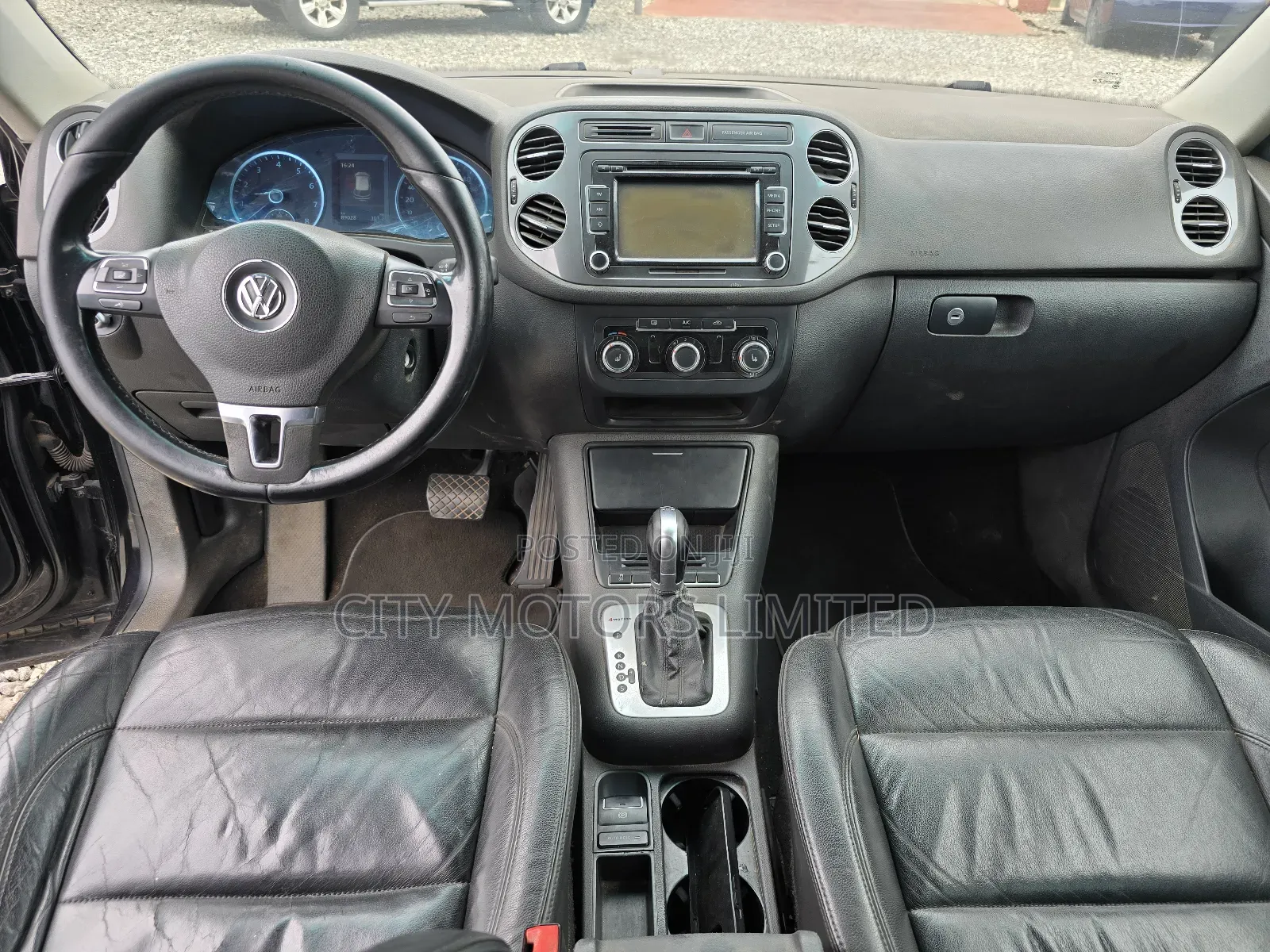 Volkswagen Tiguan SE 4dr SUV (2.0L 4cyl Turbo 6A) 2015 Black