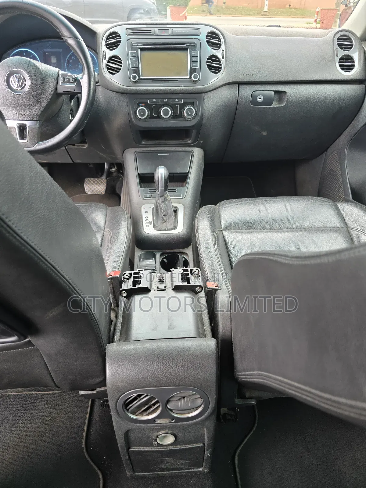 Volkswagen Tiguan SE 4dr SUV (2.0L 4cyl Turbo 6A) 2015 Black
