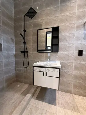 3bdrm House in Skm, Lake Side Estate for sale